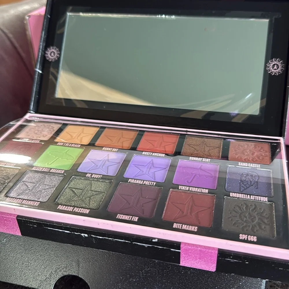 Jeffree Star Gothic Beach Eyeshadow Palette - Picture 3 of 3